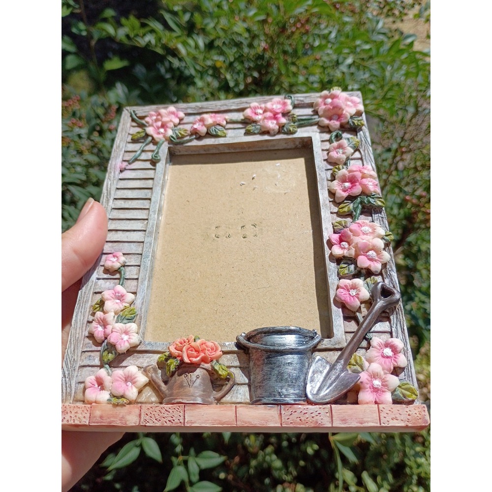 Vtg Figi Graphics 3D "Potting Shed" resin photo frame 7" 90s Floral